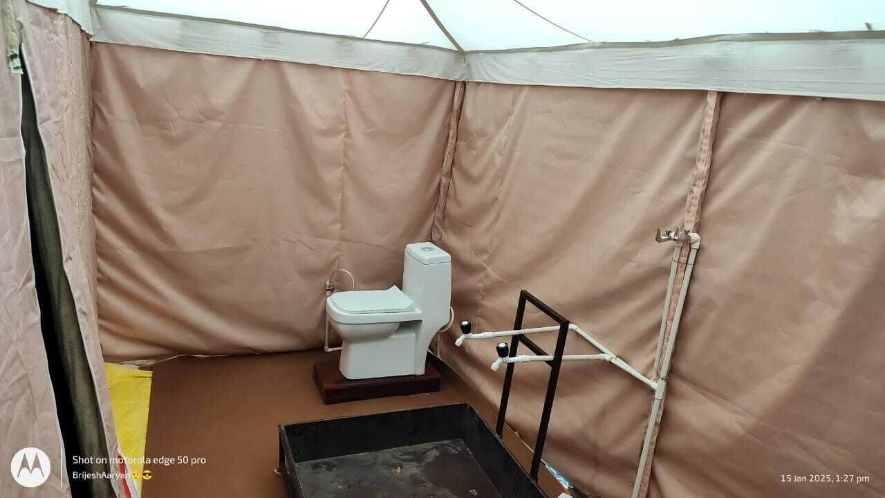Superior Tent, Lanai, Mountain View | Bathroom | Shower, towels, soap, toilet paper