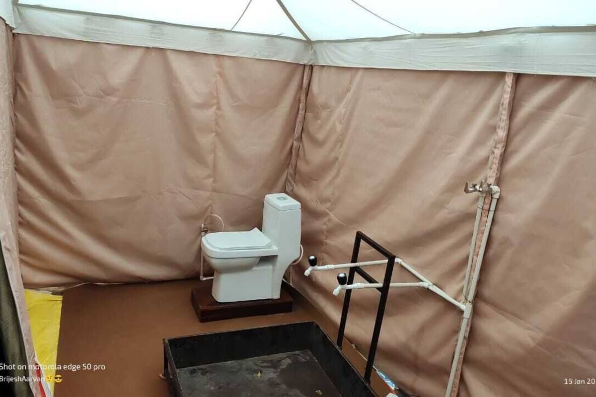 Tente supérieure, lanai, vue sur la montagne | Salle de bain | Douche, serviettes fournies, papier de toilette