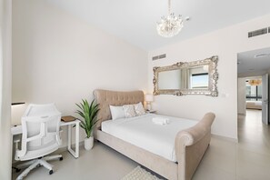 4 habitaciones, escritorio, tabla de planchar con plancha y wifi 