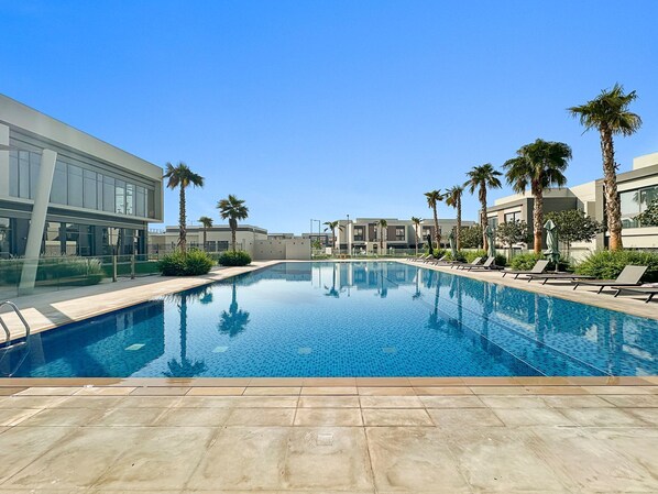 Een verwarmd zwembad