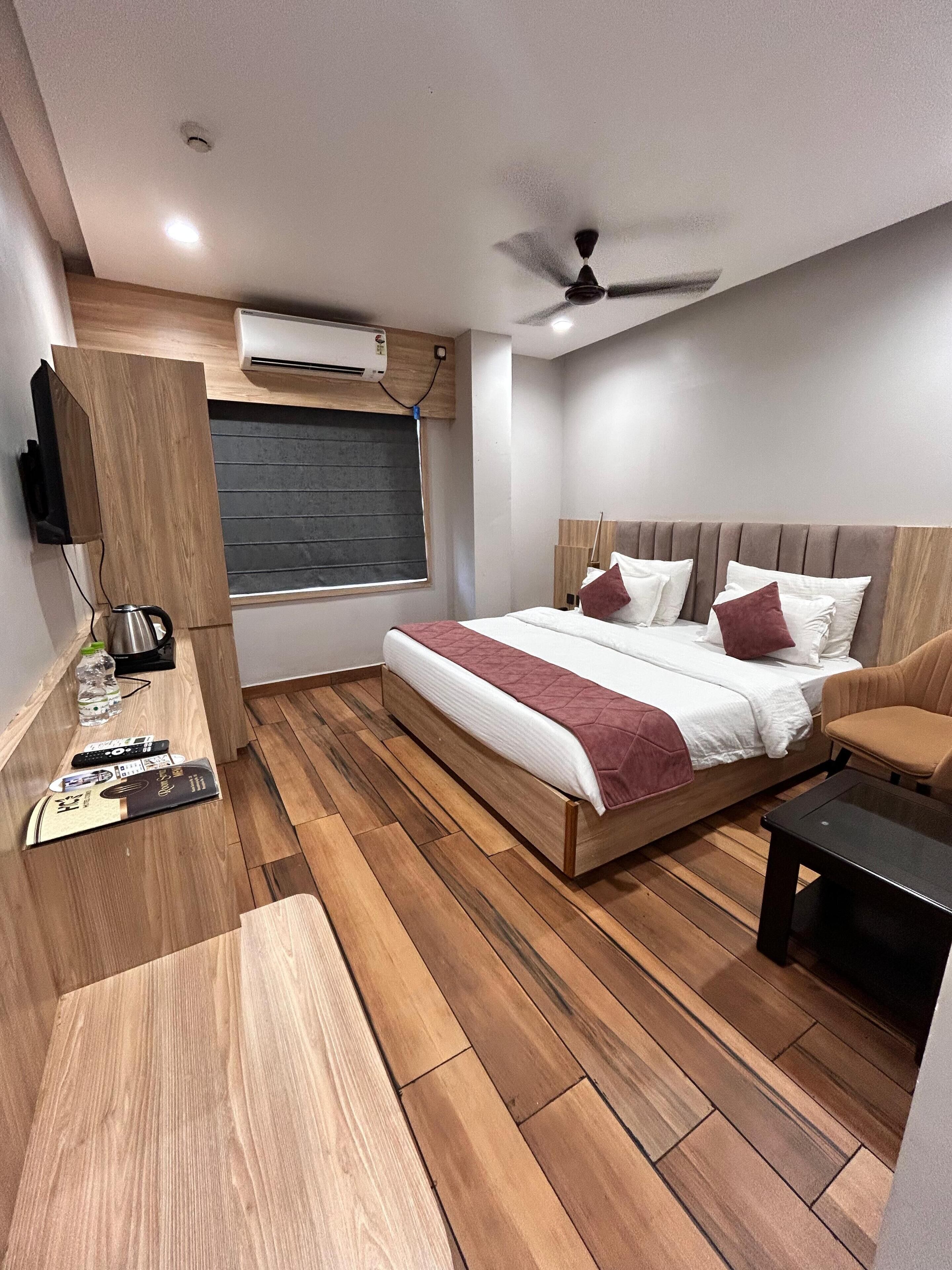 Deluxe Double Room, City View | In-room safe, laptop workspace, iron/ironing board, free WiFi