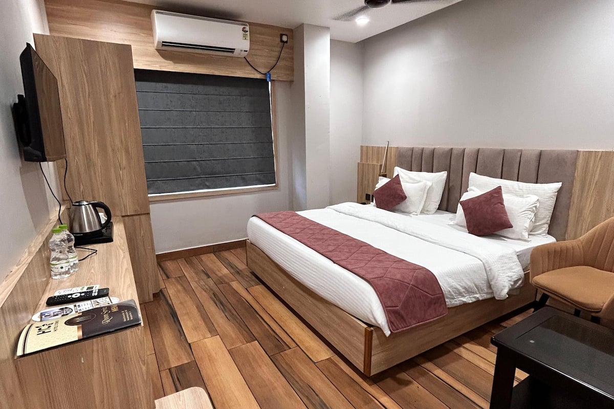 Deluxe Double Room, City View | In-room safe, laptop workspace, iron/ironing board (on request)