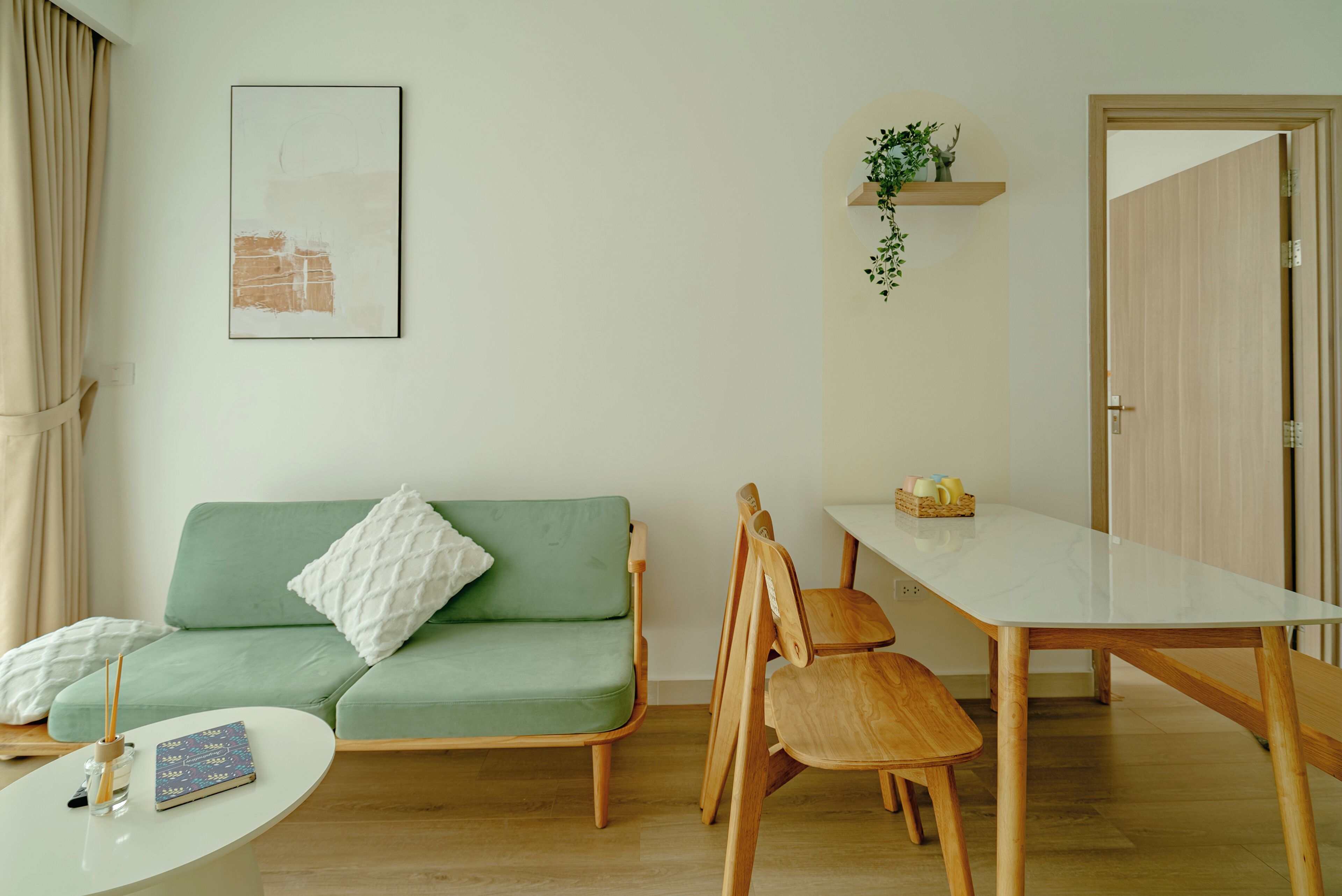 华丽公寓, 1 间卧室, 阳台, 泳池景观 | 起居区 | 55-英寸LED 电视 （配备有线频道）、流媒体服务