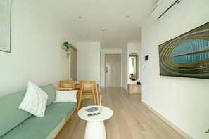 55-inch LED TV with cable channels, streaming services - Ti Tach Home in Nera Garden Hue (Thua Thien Hue)