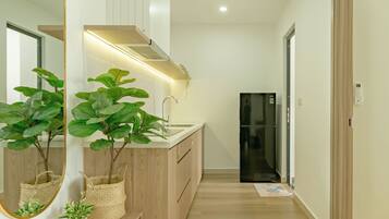 Deluxe Apartment, 1 Bedroom, Balcony, Pool View | Interior
