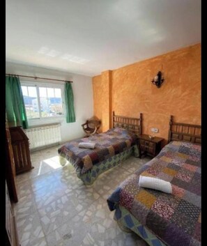8 bedrooms, Internet - la murallita de Aroa (Cañete)