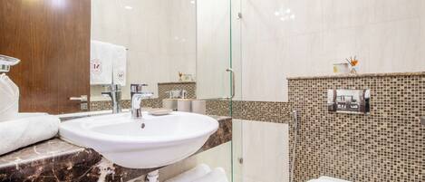 Luxury Studio | Bathroom