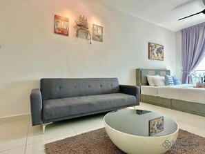 Studio – deluxe, 1 kingsize-seng, balkong, byutsikt | Oppholdsområde