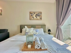 Deluxe studio, 1 kingsize bed, balkon, uitzicht op de stad | Verduisterende gordijnen, een strijkplank/strijkijzer, gratis wifi