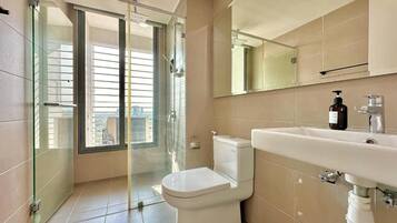 Estudio Deluxe, 1 cama de matrimonio grande, balcón, vistas a la ciudad | Baño