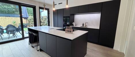 Casa, 4 habitaciones, piscina privada | Interior