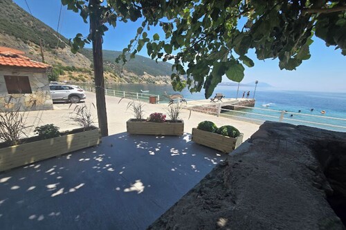 ILIA SUITE EVIA GREECE "THALASSA"