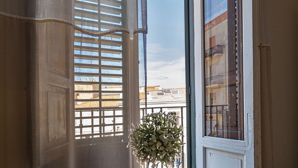 Comfort Suite, Balcony, Partial Sea View | Bahagian dalam
