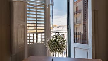 Comfort Suite, Balcony, Partial Sea View | Interior