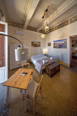 Suite Comfort, balcone, vista mare parziale | Ferro/asse da stiro, Wi-Fi gratuito