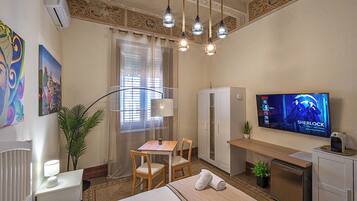 Doppia Comfort, vista città | Ferro/asse da stiro, Wi-Fi gratuito