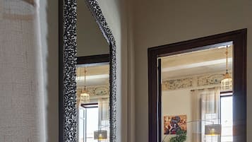 Comfort Suite, Balcony, Partial Sea View | Interior