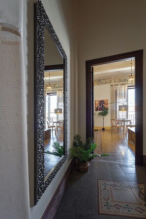 Comfort Suite, Balcony, Partial Sea View | Interior