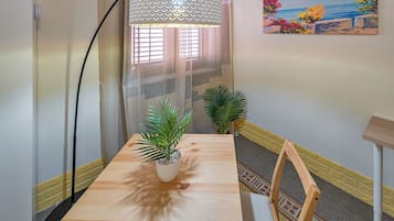 Comfort Double Room, City View | Dining