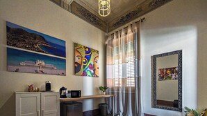Comfort Suite, Balcony, Partial Sea View | Bahagian dalam