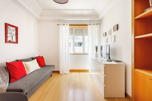 TV, books - Top Location Beautiful Apartment! (Lisboa)