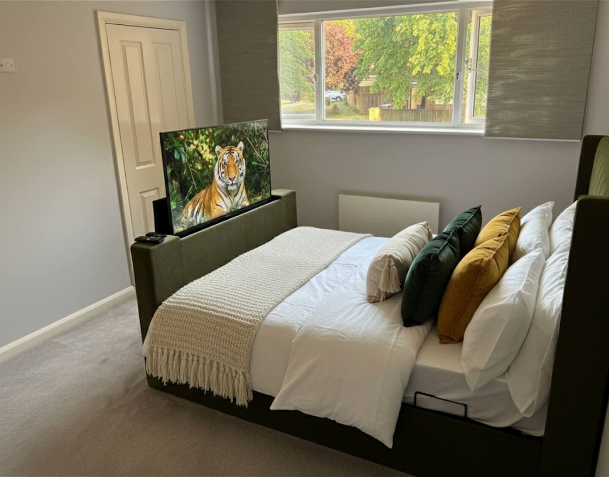 3 slaapkamers, een strijkplank/strijkijzer, internet, beddengoed