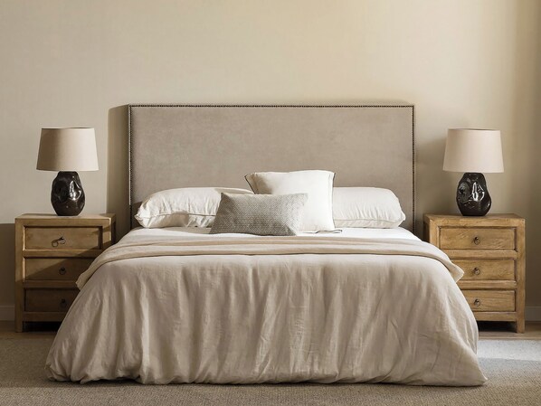 2 bedrooms, internet, bed sheets