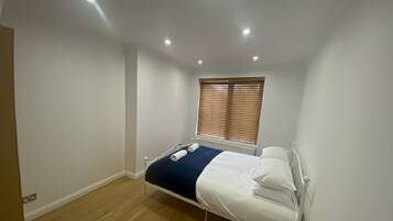 2 bedrooms, iron/ironing board, bed sheets