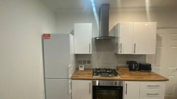 Fridge, oven, toaster, cookware/dishes/utensils