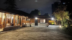 A building with a wooden facade and a concrete courtyard. - Slow Travel Space for Neighbors (Wujie)