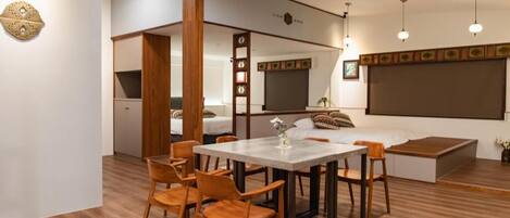 Quadrupla familiare, vista cortile | Ristoranti