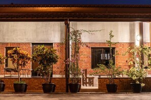 Kahden hengen standard-huone, näköala pihalle