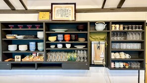 Interior - Easy access from Onomichi station! Japanese-style space and spacious authentic kitchen/dining room in a renovated former kappo-ryotei (Japanese-style restaurant) (尾道市向島)