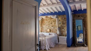 6 chambres, fer et planche à repasser, lit de bébé portatif