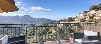 Pretty house in the heart of the village of Corbara