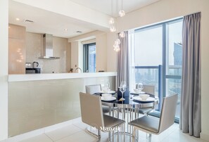 奢华公寓, 阳台, 城市景观 | 用餐