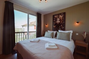 3 chambres, fer et planche à repasser, lit parapluie, Wi-Fi gratuit