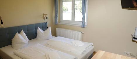 Double Room | Blackout drapes, free WiFi