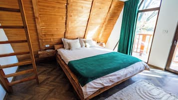 Tabla de planchar con plancha, wifi y ropa de cama