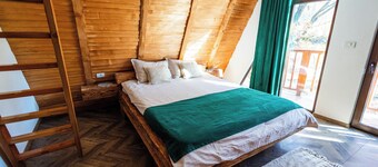 Dream Cottage - Escape to Nature: A Peaceful Cabin with Hot Tub