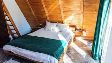 Tabla de planchar con plancha, wifi y ropa de cama