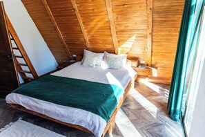 Tabla de planchar con plancha, wifi y ropa de cama 