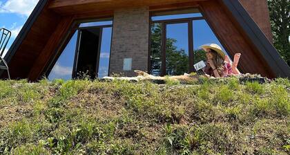 Dream Cottage - Escape to Nature: A Peaceful Cabin with Hot Tub