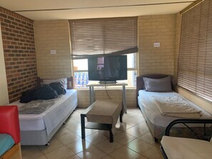 WiFi - Near ECU University / beaches / shopping / transportation hub (Heathridge)