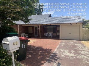 Property grounds - Near ECU University / beaches / shopping / transportation hub (Heathridge)