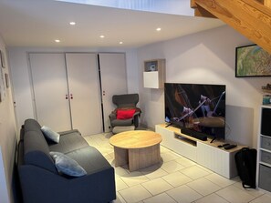 Smart TV - Apartment 70M² for 6 to 8 people, 300m from the village center, hiking and mountain bike trails. (Les Carroz d'Arraches)