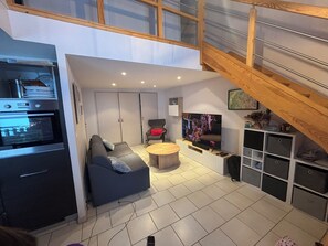 Smart TV - Apartment 70M² for 6 to 8 people, 300m from the village center, hiking and mountain bike trails. (Les Carroz d'Arraches)