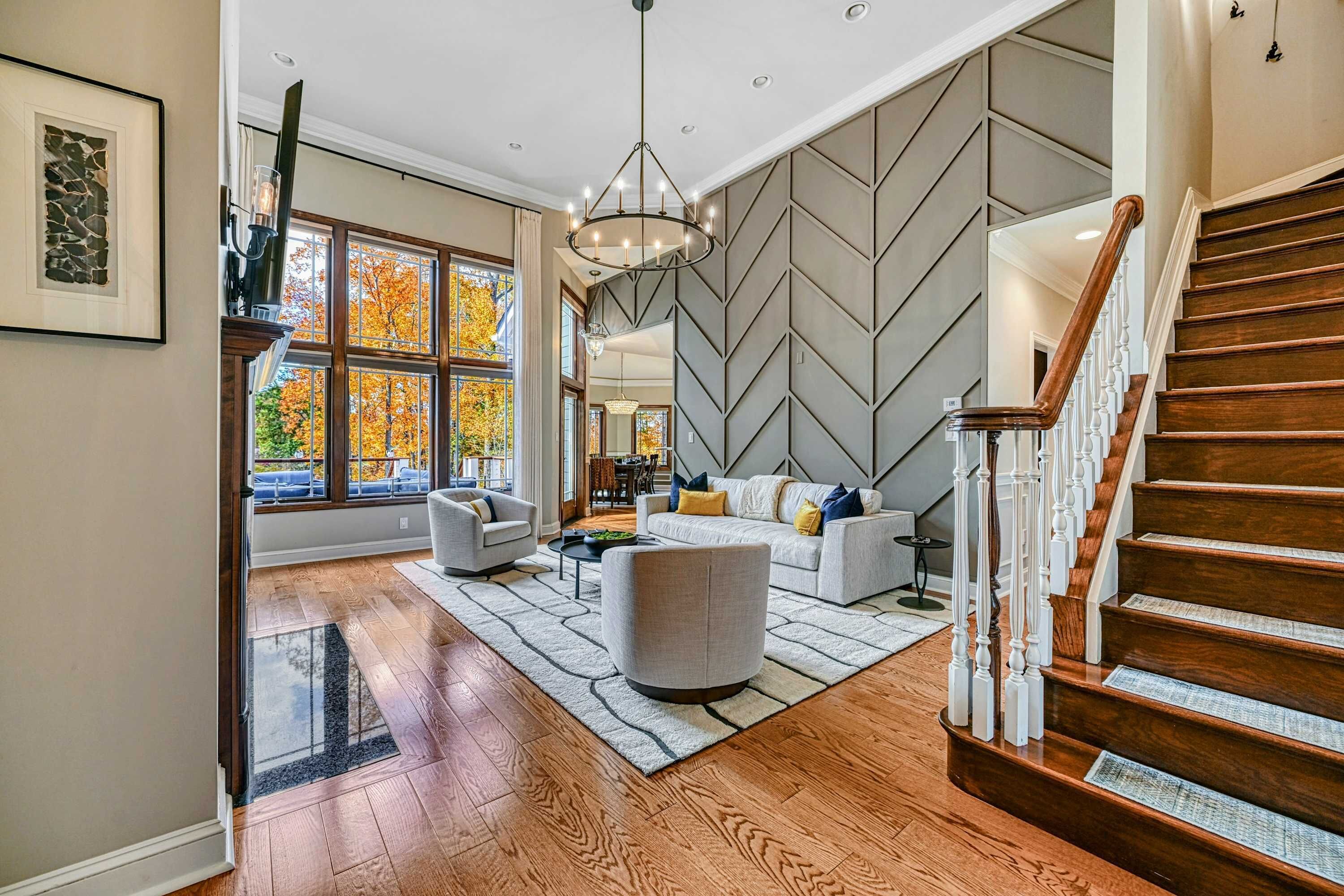 Télévision, cheminée, lecteur de DVD, espaces bureaux