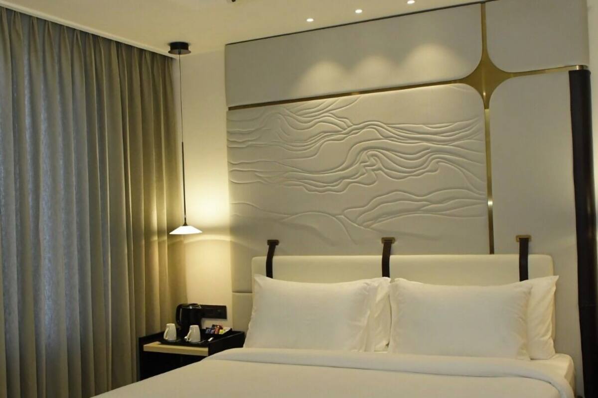 Junior Double Room | Premium bedding, down comforters, memory foam beds, minibar