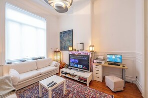 客房, 1 間臥室 | 客廳 | 書籍